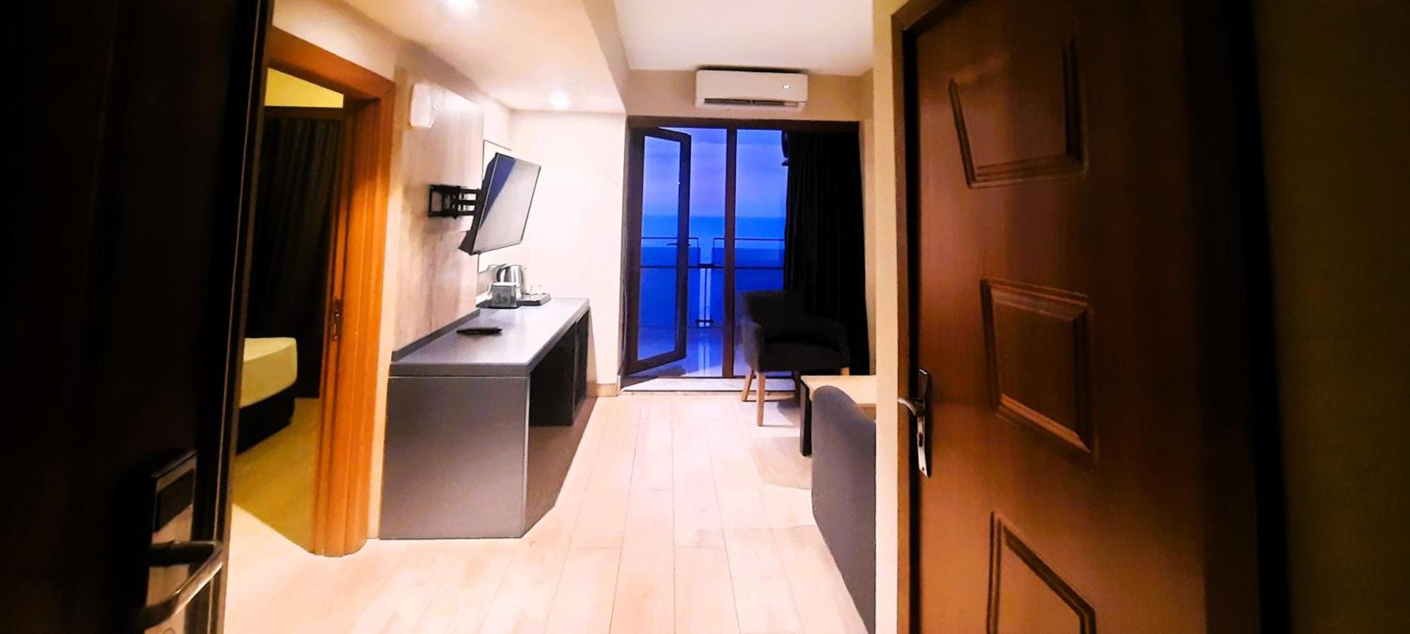 באטומי Ashtal Beach Hotel מראה חיצוני תמונה