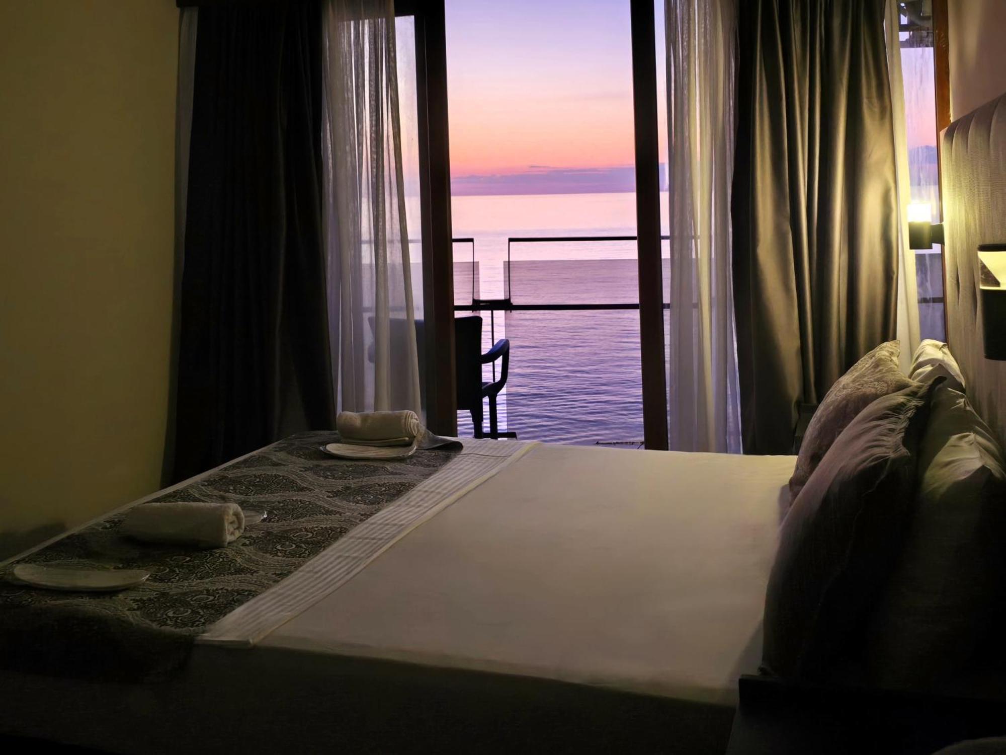 באטומי Ashtal Beach Hotel מראה חיצוני תמונה